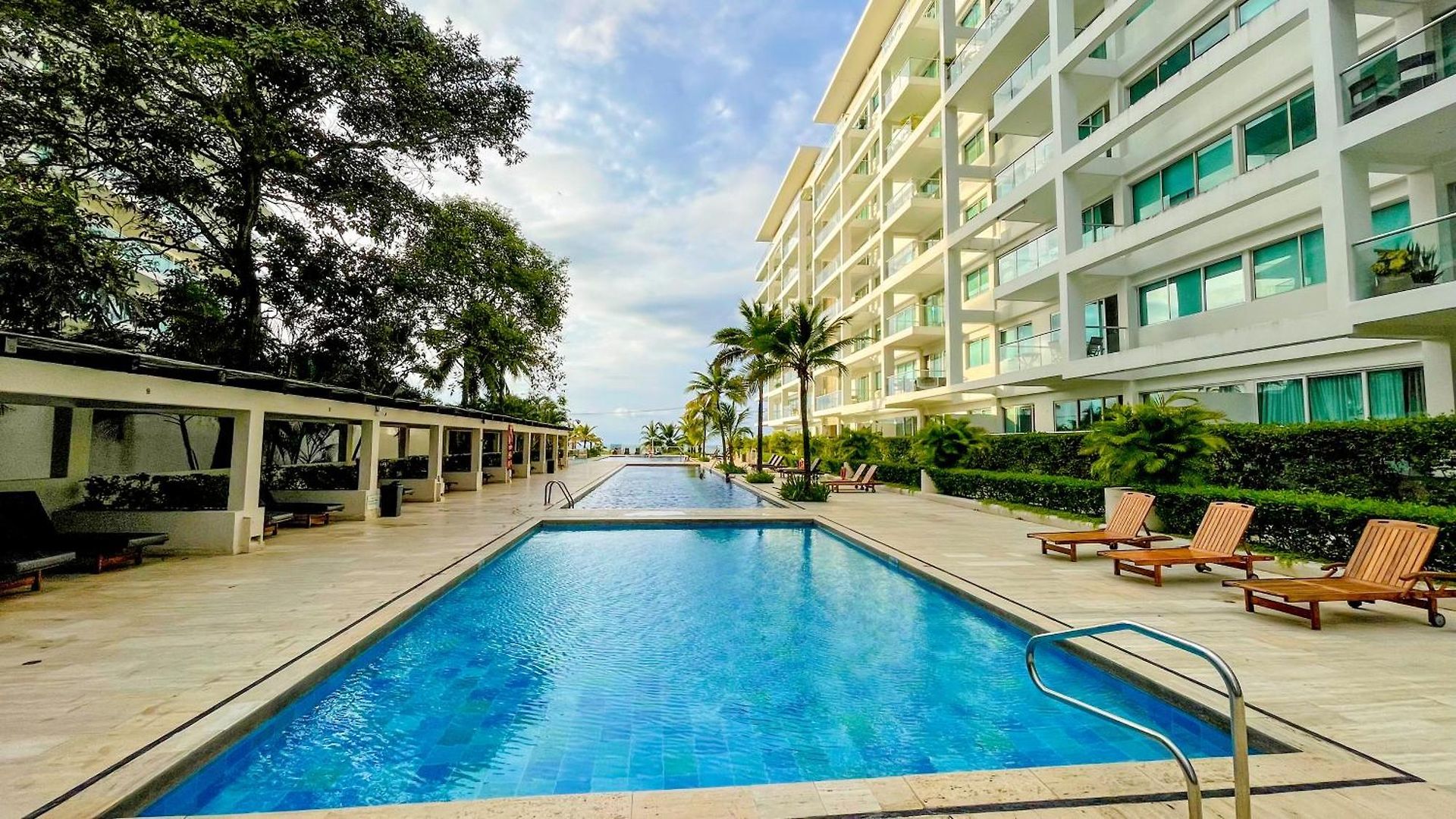 Comodos Aptos En Morros3 Con Salida Directa A La Playa, Piscina&parking *