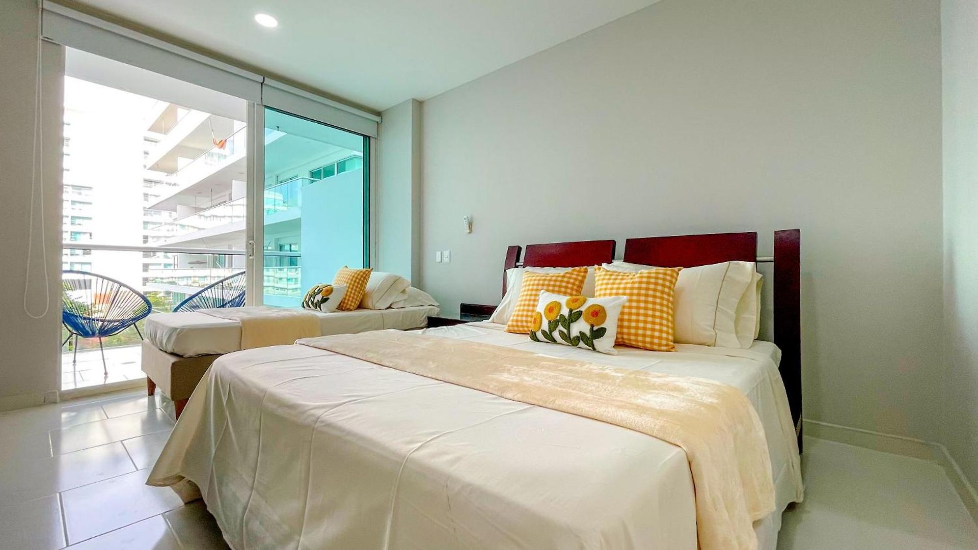 Comodos Aptos En Morros3 Con Salida Directa A La Playa, Piscina&parking