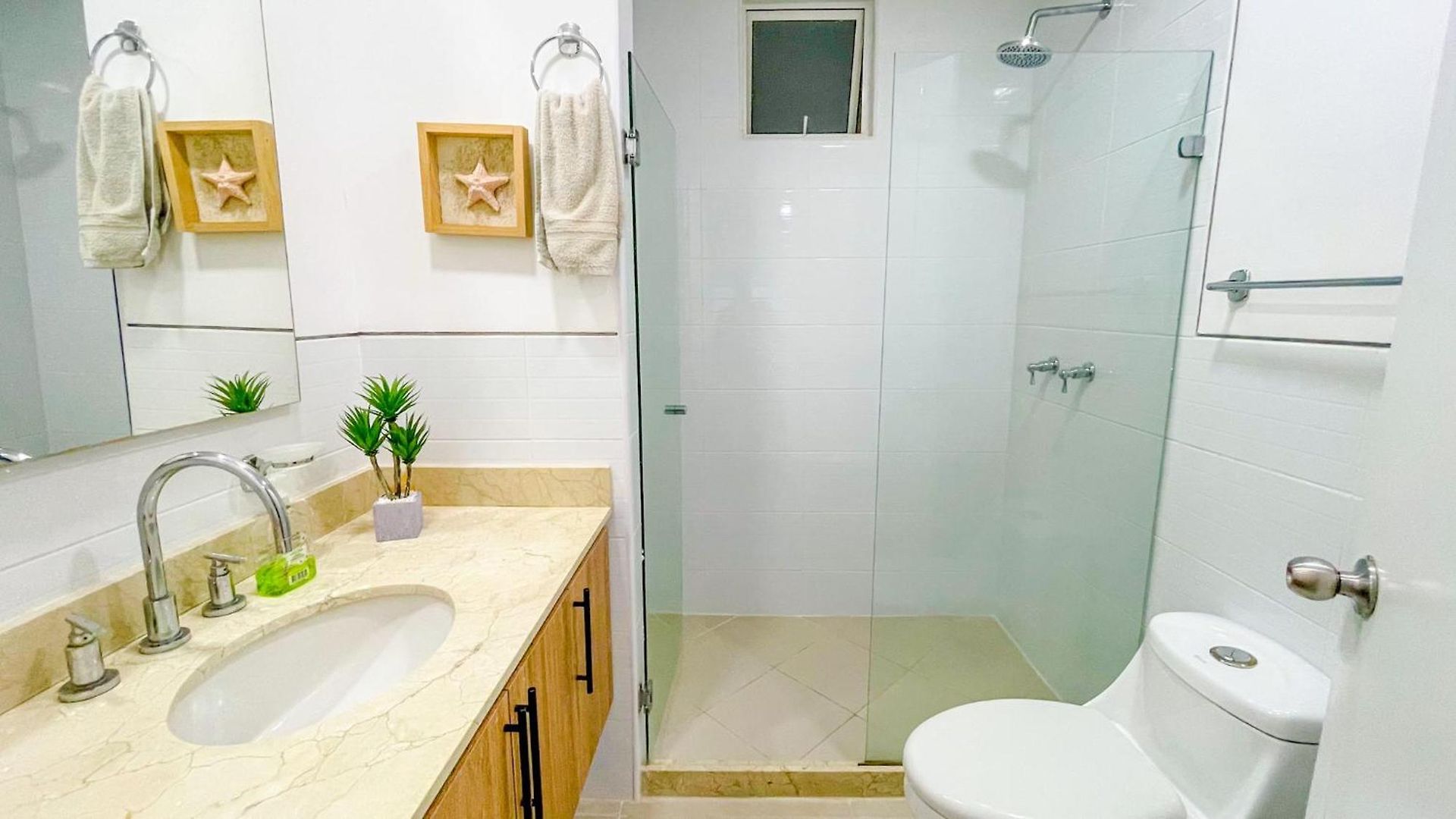 Comodos Aptos En Morros3 Con Salida Directa A La Playa, Piscina&parking Apartamento *